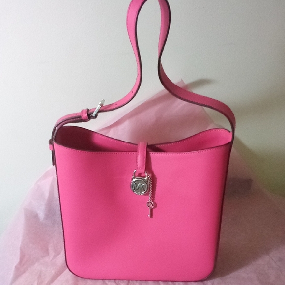 Michael Kors Pink Bucket Shoulder Bag with Silver Hardware - Picture 1 of 12